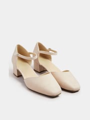 ניוד - Yours Curve Extra-Wide Fit Two Part Mary-Jane Pumps - תמונה 3 מתוך 5