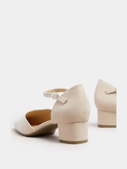 ניוד - Yours Curve Extra-Wide Fit Two Part Mary-Jane Pumps - תמונה 4 מתוך 5