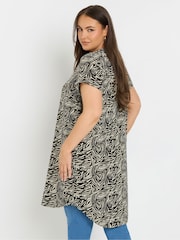 Yours Curve Black Pleat Front Detail Tunic Dress - Image 7 of 9