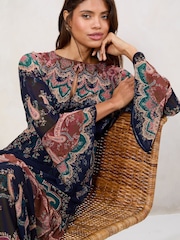 Lipsy – Placement – bedrucktes Midikleid mit Trompetenärmeln und Rüschendetail - Bild 3 von 4