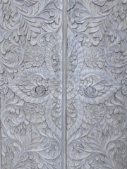 Kirei Home White Hand Carved Mango Wood Wardrobe - Image 5 of 6