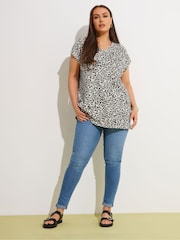 Yours Curve Nude Stud Pocket 100% Cotton T-Shirt - Image 3 of 5