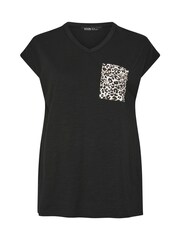 Schwarz - Yours Curve Stud Pocket 100% Cotton T-Shirt - Bild 5 von 5