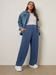 Pantalones de chambray con botones delanteros de Yours Curve - Imagen 2 de 5
