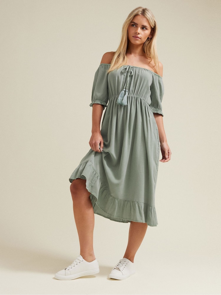 Verde - Vestido largo con detalle de borlas y lavado al ácido Petite de M&Co - Imagen 2 de 6 Verde - Vestido largo con detalle de borlas y lavado al ácido Petite de M&Co - Imagen 2 de 6