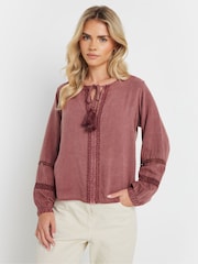M&Co Petite Acid Wash Trim Insert Boho Blouse - Imagen 1 de 6
