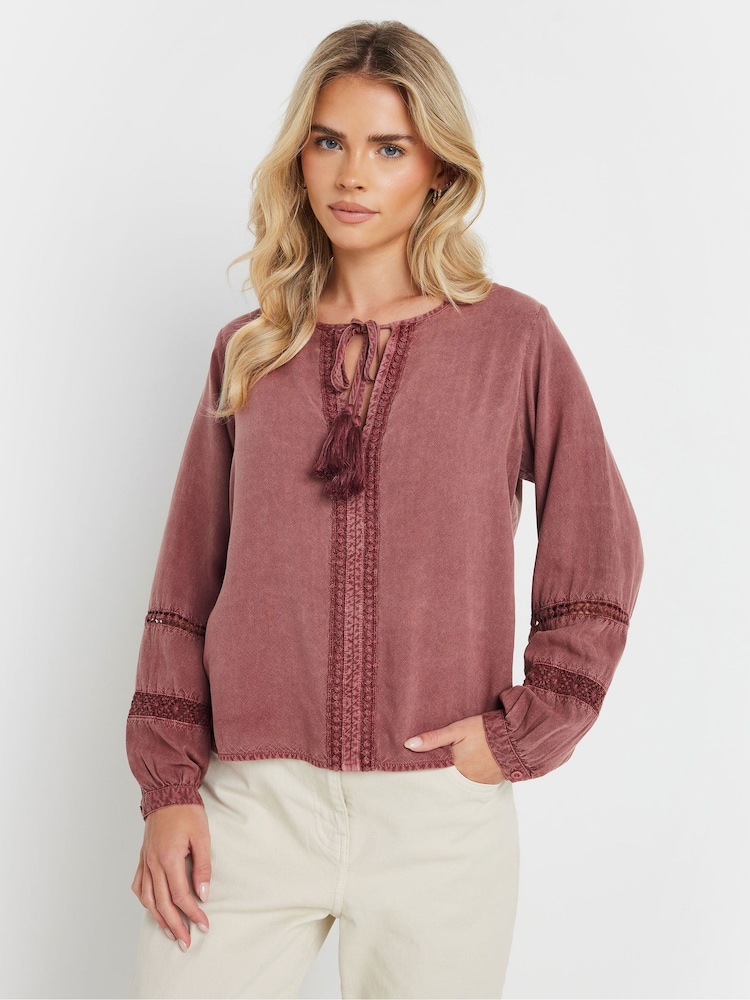 M&Co Petite Acid Wash Trim Insert Boho Blouse - Imagen 1 de 6
