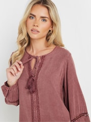 M&Co Petite Acid Wash Trim Insert Boho Blouse - Imagen 5 de 6