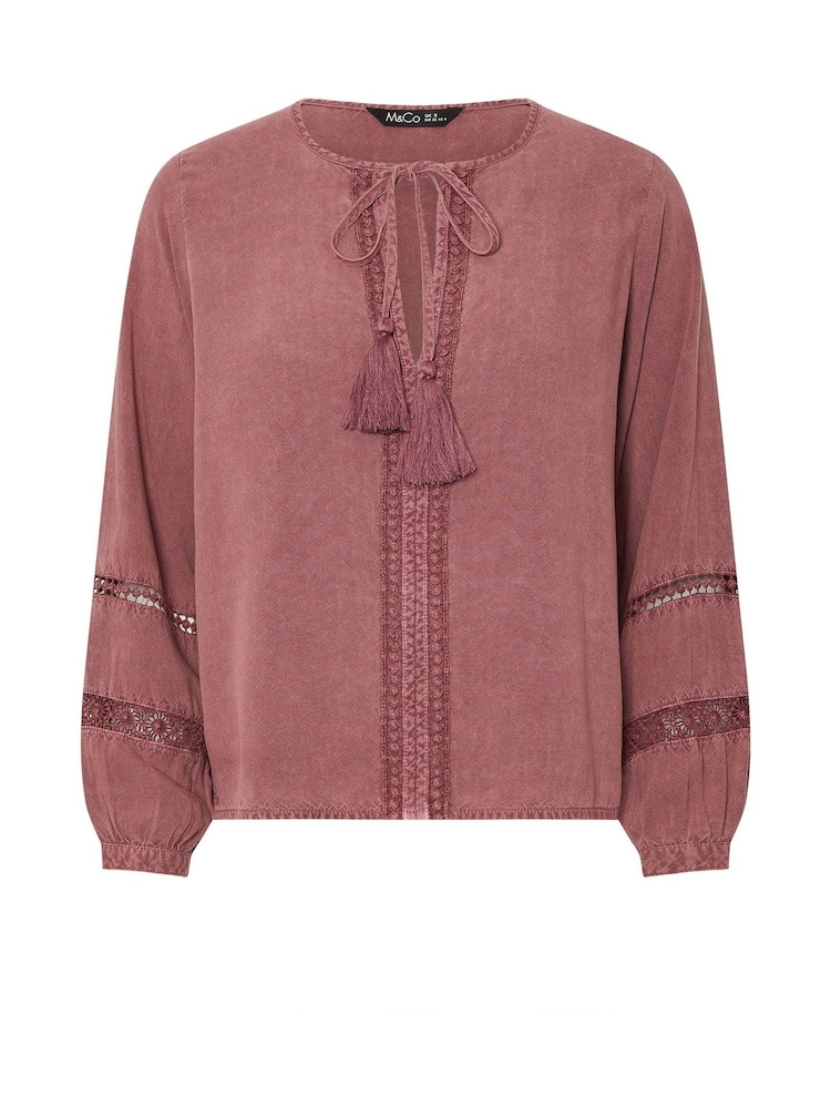 M&Co Petite Acid Wash Trim Insert Boho Blouse - Imagen 6 de 6