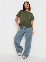 Verde - PixieGirl Petite Crochet Hem 100% Cotton T-Shirt - Imagen 2 de 5