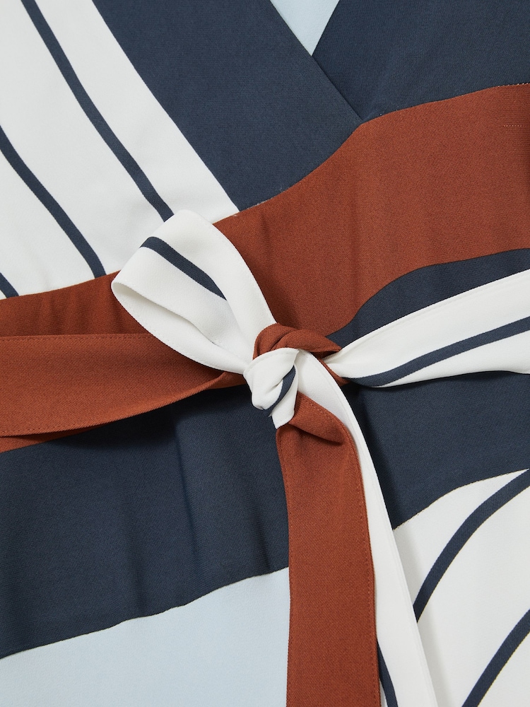 Reiss Eloise Stripe-Print Wrap Dress - Bild 6 von 6 Reiss Eloise Stripe-Print Wrap Dress - Bild 6 von 6