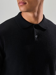 Schwarz - Essentielles langärmeliges Strick-Polo-Shirt in normaler Passform - Bild 4 von 4
