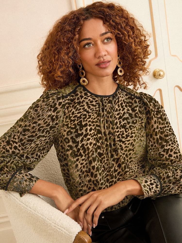 Love & Roses Crew Neck Long Sleeve Burnout Blouse - Imagem 1 de 4