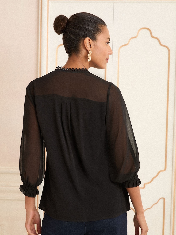 Love & Roses Black V-Neck Hardware 3/4 Sleeve Blouse - Image 4 of 4