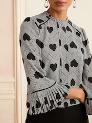 Love & Roses Crew Neck Pleated Flute Sleeve Blouse - Imagem 4 de 4
