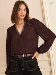 Burgunderrot - Love & Roses Langarm-Dobby-Bluse mit V-Ausschnitt und Spitzenbesatz - Bild 1 von 4