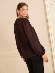 Burgunderrot - Love & Roses Langarm-Dobby-Bluse mit V-Ausschnitt und Spitzenbesatz - Bild 4 von 4