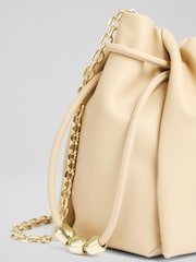 Bolsa transversal LK Bennett Kendra Amber com contas de couro - Imagem 3 de 4