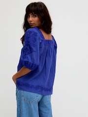 Hellblau - Raffya Alice V-Neck Embroidered Blouse - Bild 2 von 5