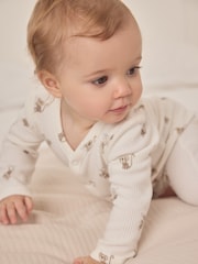 The White Company 100% Organic Cotton Monkey Waffle White Sleepsuit - Imagen 3 de 6