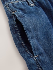 Denim in dunkler Waschung - Jeans mit weitem Bein (3 M.–7 J.) - Bild 8 von 9