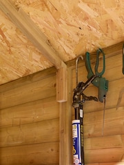 Rowlinson Natural 8 x 6ft Single Door Shiplap Apex Garden Shed - Image 6 of 6