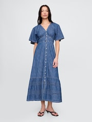 Vestido largo escalonado con mangas acampanadas de Gap - Imagen 1 de 5