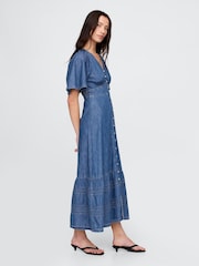 Vestido largo escalonado con mangas acampanadas de Gap - Imagen 3 de 5