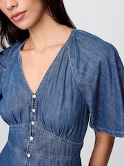 Vestido largo escalonado con mangas acampanadas de Gap - Imagen 5 de 5