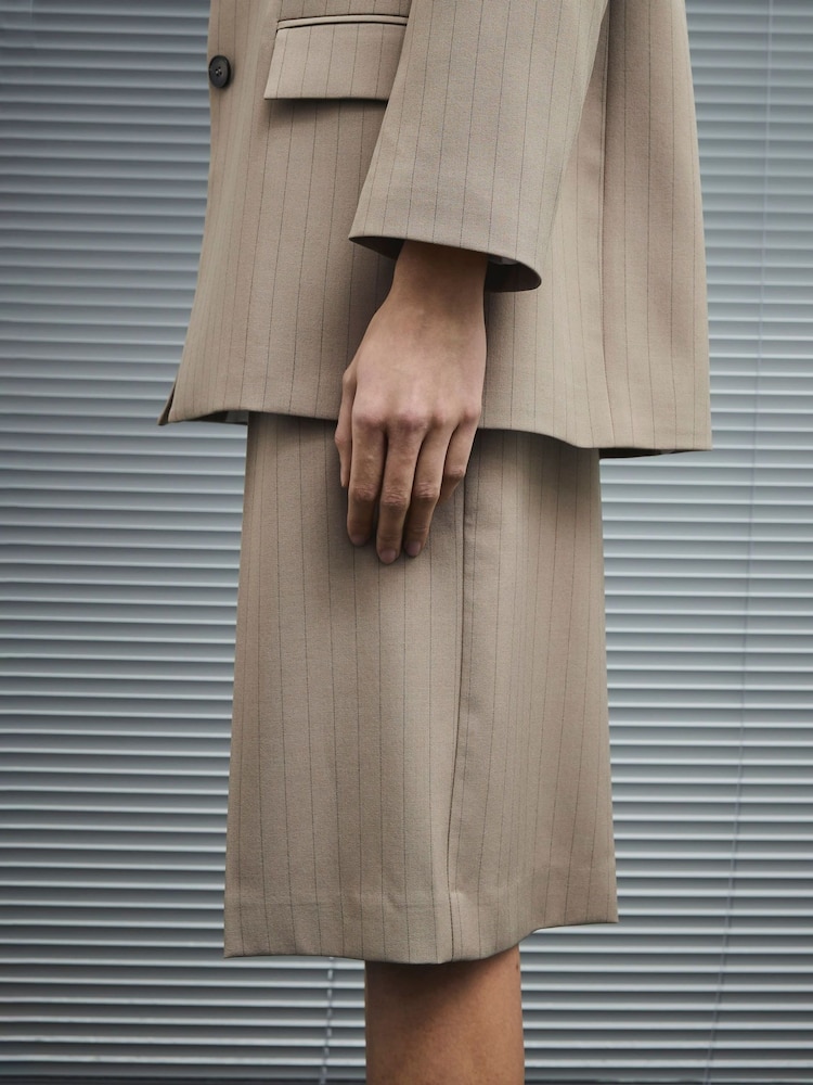 River Island Brown Tailored Shorts - Image 4 of 8