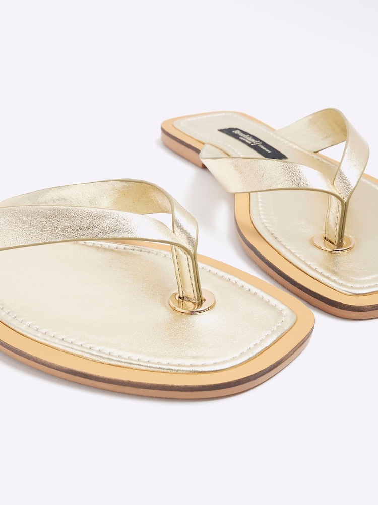 River Island Gold Leather Toe Thong Flat Sandals - Image 6 of 6