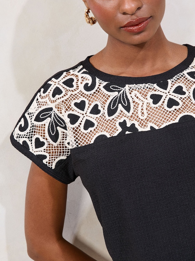 Schwarz - Lipsy Crotchet Detail T-Shirt - Bild 2 von 4