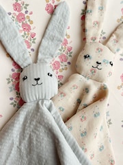 Konges Sløjd Grey Muslin Rabbit Toy - Image 4 of 5