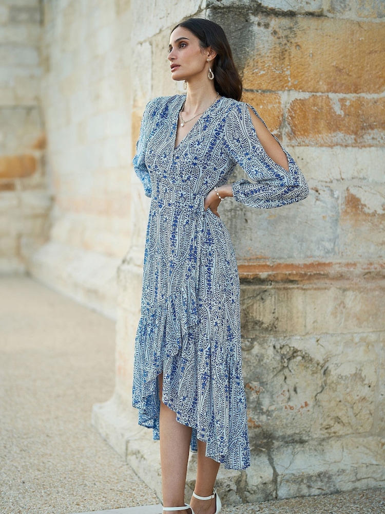 Yumi Paisley Dipped Hemline Midi Dress With Open Long Sleeves - Imagen 2 de 5 Yumi Paisley Dipped Hemline Midi Dress With Open Long Sleeves - Imagen 2 de 5