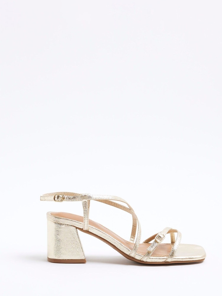 ذهبي - River Island Wide Fit Strappy Block Heel Sandals - صورة 2 من 6