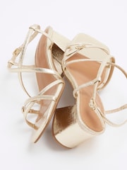 ذهبي - River Island Wide Fit Strappy Block Heel Sandals - صورة 5 من 6