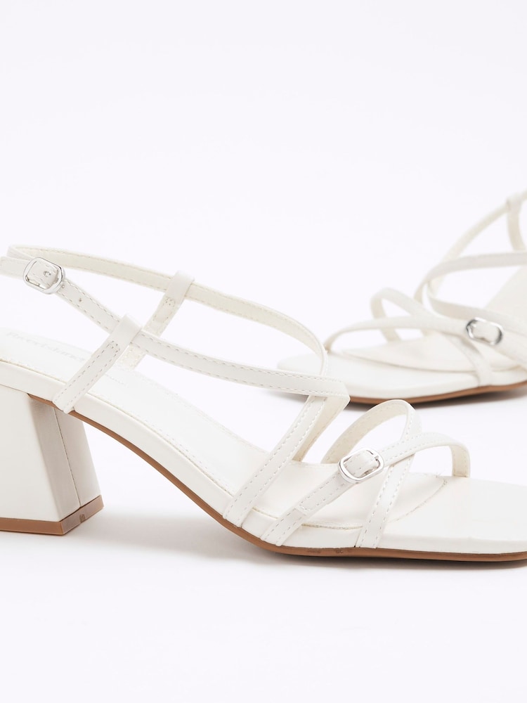 أبيض - River Island Wide Fit Strappy Block Heel Sandals - صورة 6 من 6