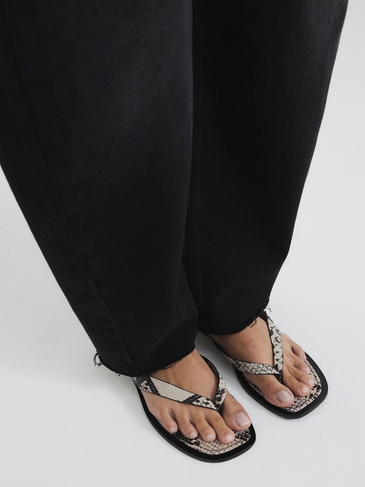 River Island Cream Leather Toe Thong Flat Sandals - Image 1 of 6