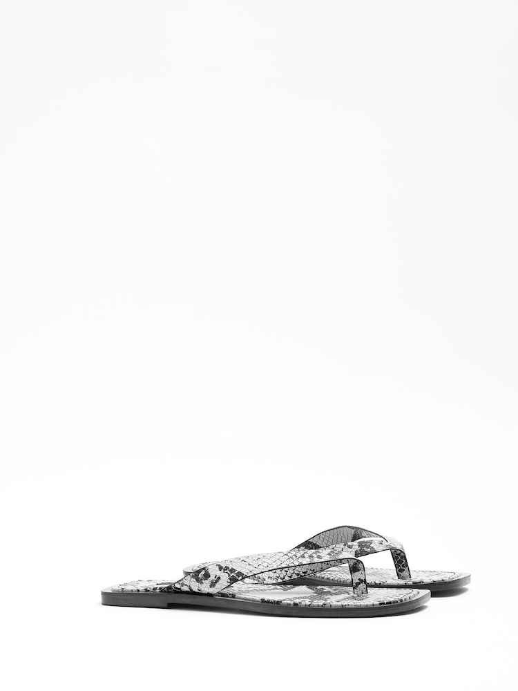 River Island Cream Leather Toe Thong Flat Sandals - Image 3 of 6