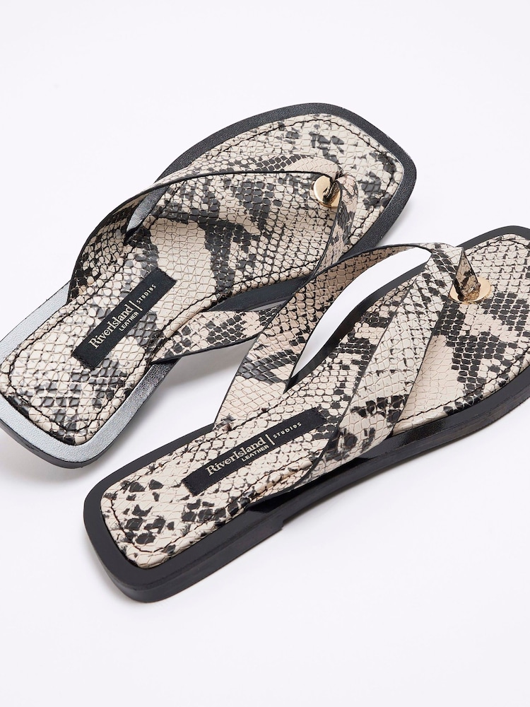 River Island Cream Leather Toe Thong Flat Sandals - Image 5 of 6