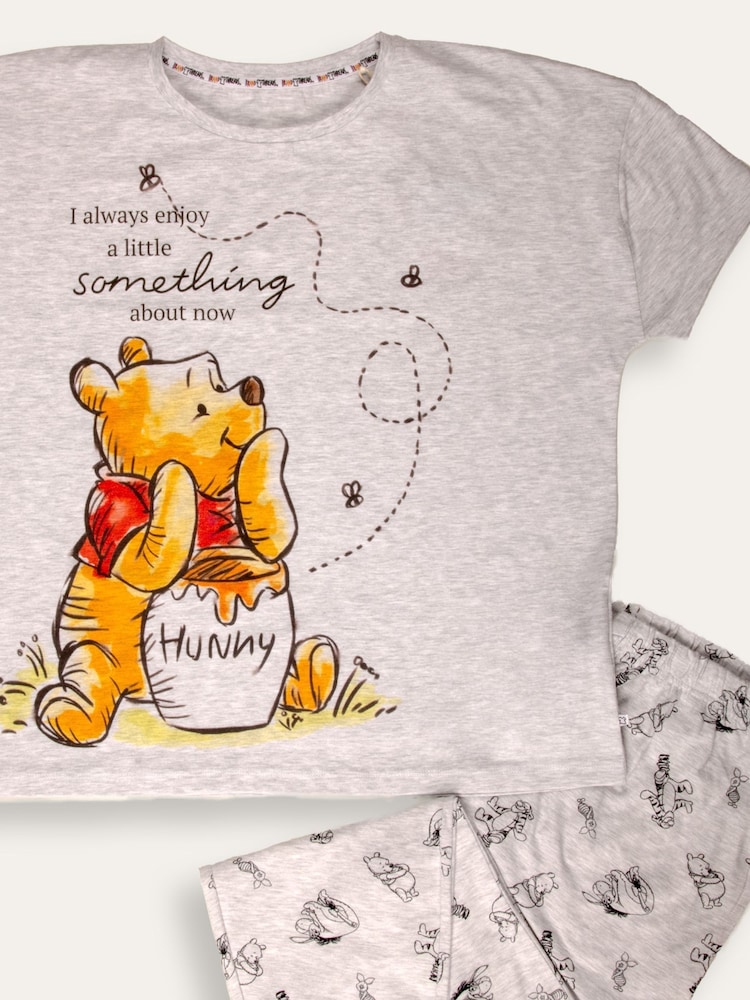 طقم من بيجامة بتصميم شخصية Winnie The Pooh من Brand Threads - صورة 3 من 3