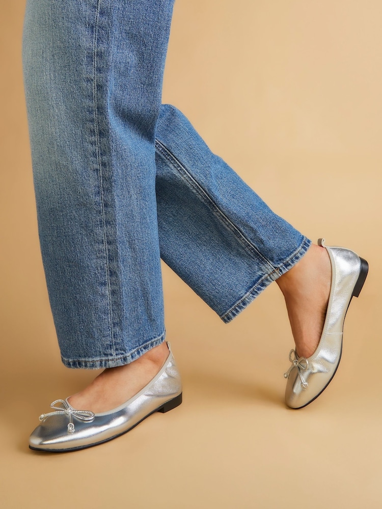 Jones Bootmaker Opaline Bow-Detailed Leather Black Pumps - Image 1 of 6