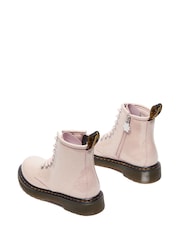وردي - Dr. Martens Junior 1460 Virginia Lace-Up Boots - صورة 3 من 6