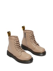 كريم - Dr. Martens Junior 1460 Virginia Lace-Up Boots - صورة 2 من 5