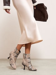 Neutral Snake - Friends Like These Faux Leather Mid Heel Formal Stretch Ankle Sock Boots - Imagem 2 de 5