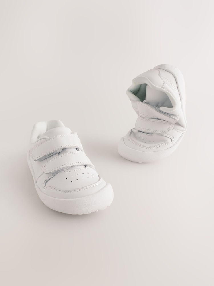 Weiß - Barfuß-Lederturnschuhe mit Klettverschluss - Bild 1 von 7 Weiß - Barfuß-Lederturnschuhe mit Klettverschluss - Bild 1 von 7