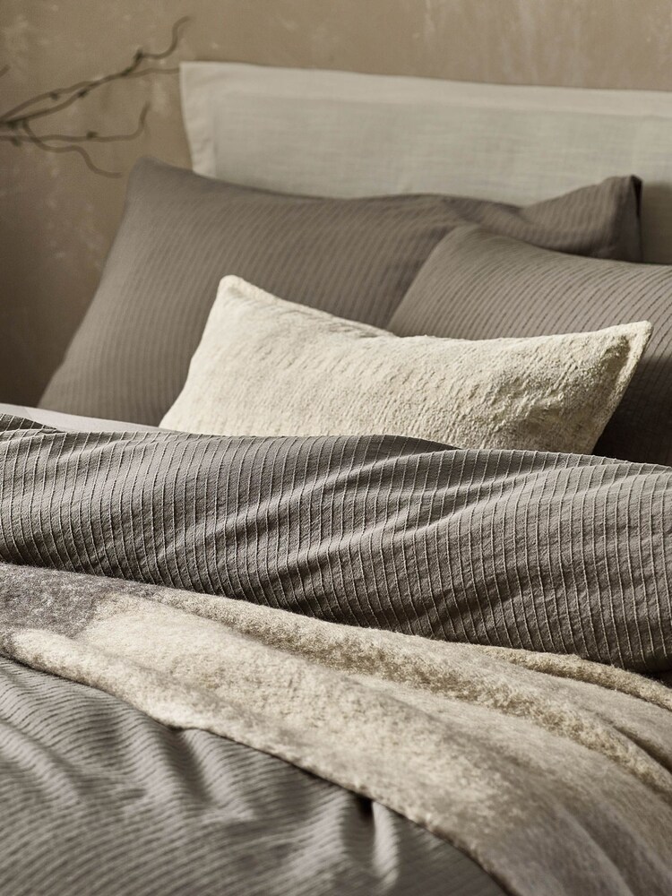 Yard Ramas Jacquard Feather Filled Cushion - صورة 2 من 8