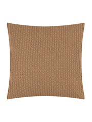 Yard Tryfan Textured Cotton Feather Rich Cushion - صورة 4 من 7