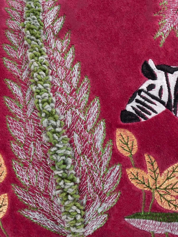 Wylder Kalahari Embroidered Velvet Cushion - Imagen 5 de 5