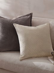 Yard Tryfan Textured Cotton Feather Rich Cushion - صورة 2 من 7